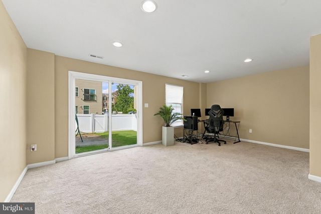 175 VILLAGE GREEN LN, Sicklerville, NJ 08081