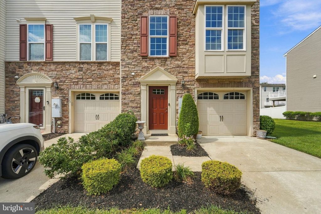 175 VILLAGE GREEN LN, Sicklerville, NJ 08081