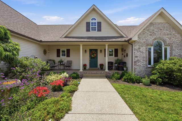 502 Fawn Ct, Burns, TN 37029
