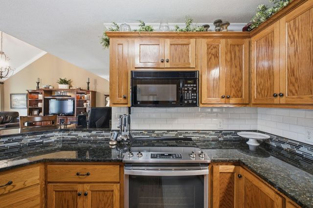 502 Fawn Ct, Burns, TN 37029