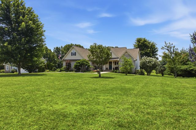 502 Fawn Ct, Burns, TN 37029