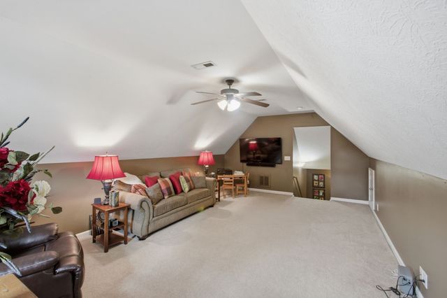 502 Fawn Ct, Burns, TN 37029