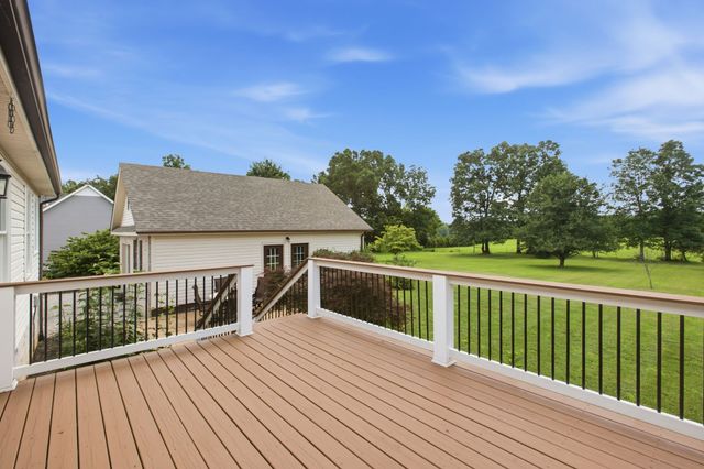 502 Fawn Ct, Burns, TN 37029