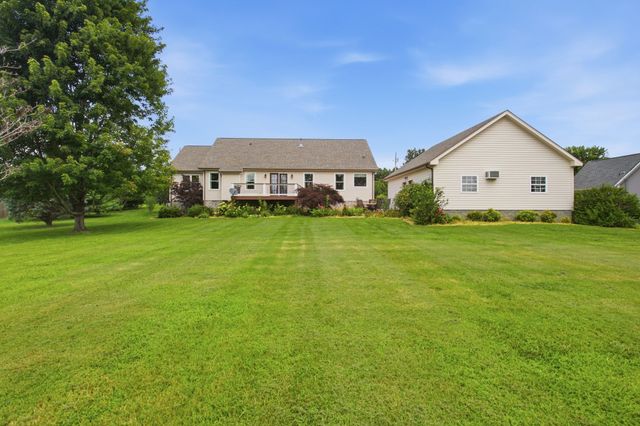 502 Fawn Ct, Burns, TN 37029