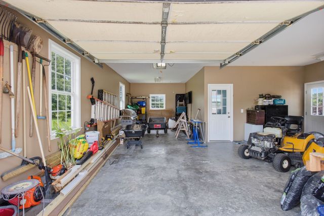 502 Fawn Ct, Burns, TN 37029
