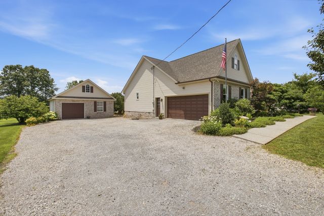 502 Fawn Ct, Burns, TN 37029
