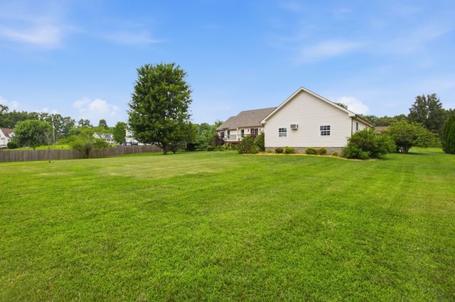 502 Fawn Ct, Burns, TN 37029