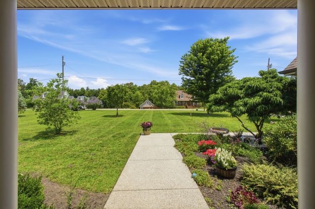 502 Fawn Ct, Burns, TN 37029