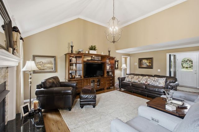 502 Fawn Ct, Burns, TN 37029