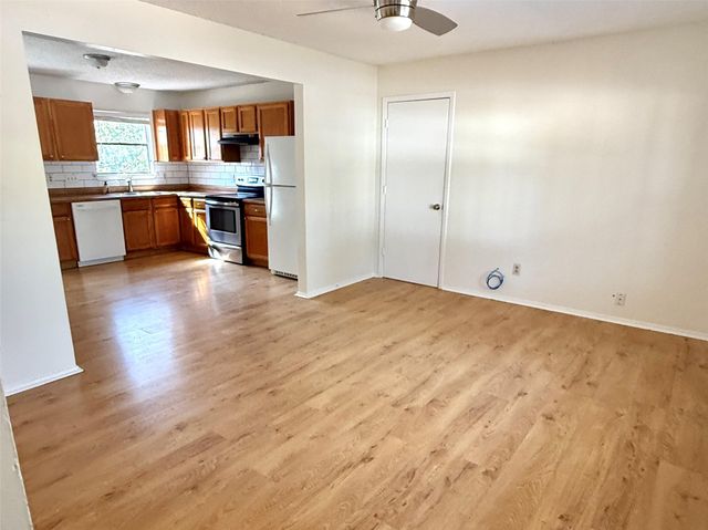 15205 Cavalier Canyon DR B, Lakeway, TX 78734