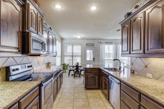 10948 Abbeyglen Court, Fort Worth, TX 76052