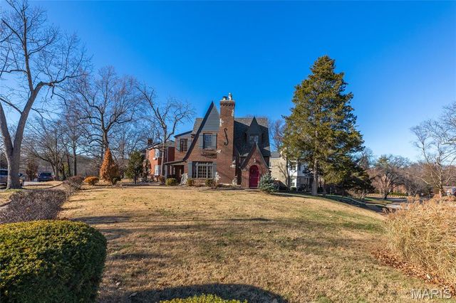 7601 Gannon Avenue, University City, MO 63130