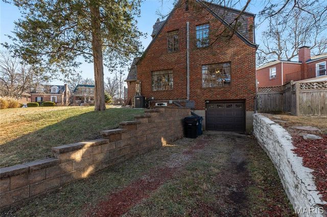 7601 Gannon Avenue, University City, MO 63130