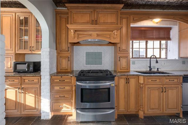 7601 Gannon Avenue, University City, MO 63130