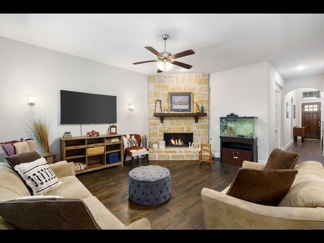 191 Daniel Drive, Van Alstyne, TX 75495