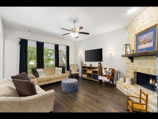 191 Daniel Drive, Van Alstyne, TX 75495