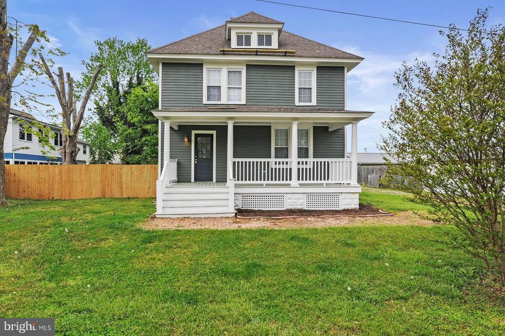 107 W HIGH ST, Felton, DE 19943