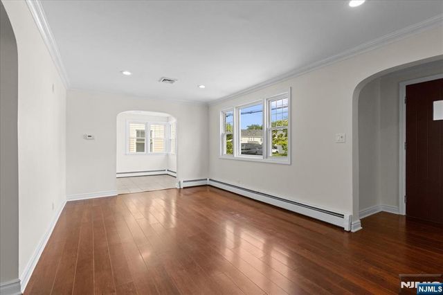 29 Graham Terrace, Saddle Brook, NJ 07663