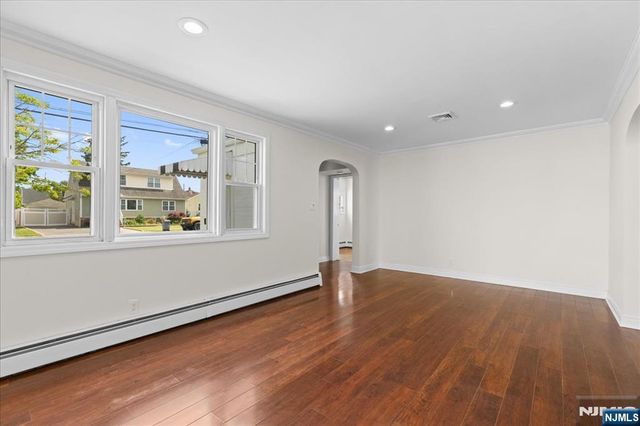 29 Graham Terrace, Saddle Brook, NJ 07663