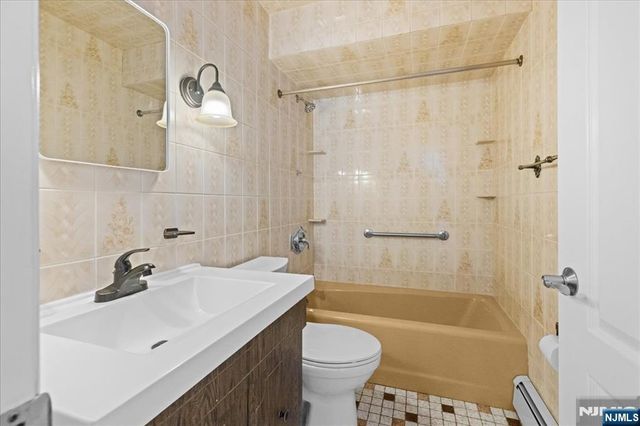 29 Graham Terrace, Saddle Brook, NJ 07663