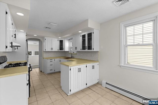 29 Graham Terrace, Saddle Brook, NJ 07663