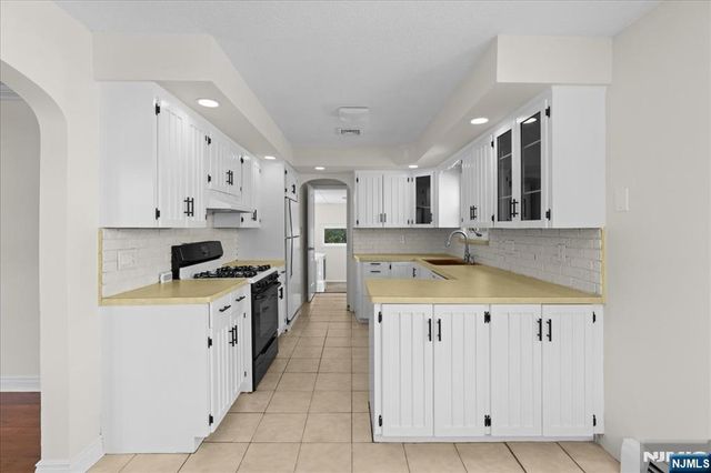 29 Graham Terrace, Saddle Brook, NJ 07663