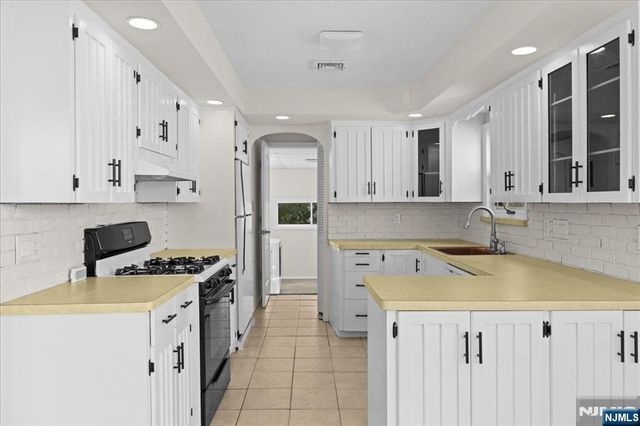29 Graham Terrace, Saddle Brook, NJ 07663