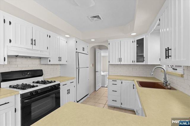 29 Graham Terrace, Saddle Brook, NJ 07663