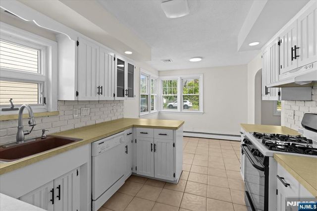 29 Graham Terrace, Saddle Brook, NJ 07663
