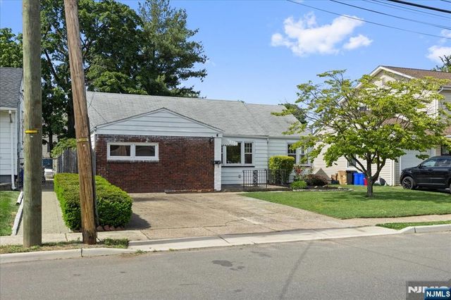 29 Graham Terrace, Saddle Brook, NJ 07663