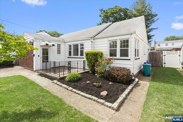 29 Graham Terrace, Saddle Brook, NJ 07663