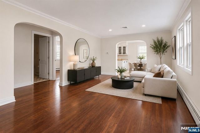 29 Graham Terrace, Saddle Brook, NJ 07663