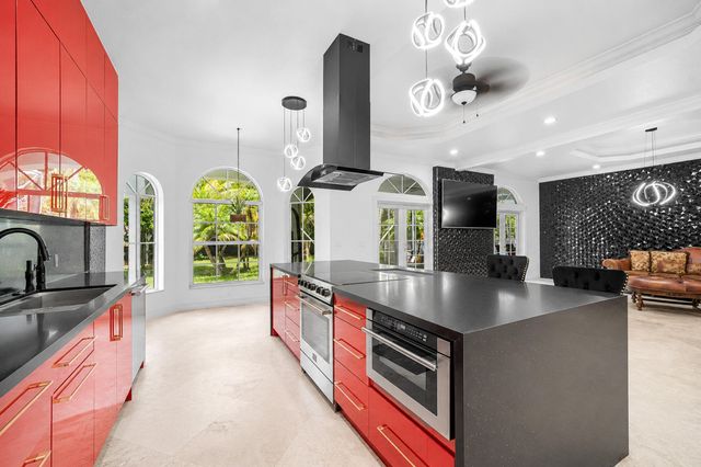 6911 NW 84th Avenue, Parkland, FL 33067