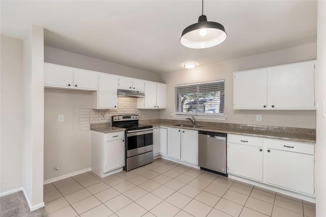 6 Red Deer Lane, Spring, TX 77380