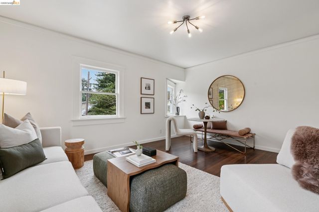 3014 College Avenue, Berkeley, CA 94705