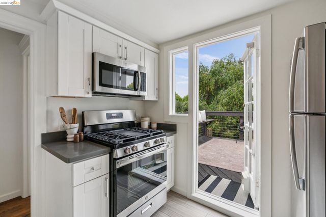 3014 College Avenue, Berkeley, CA 94705