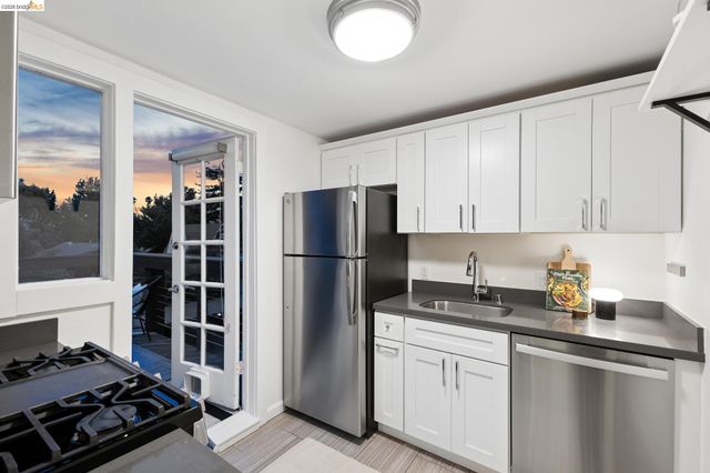 3014 College Avenue, Berkeley, CA 94705