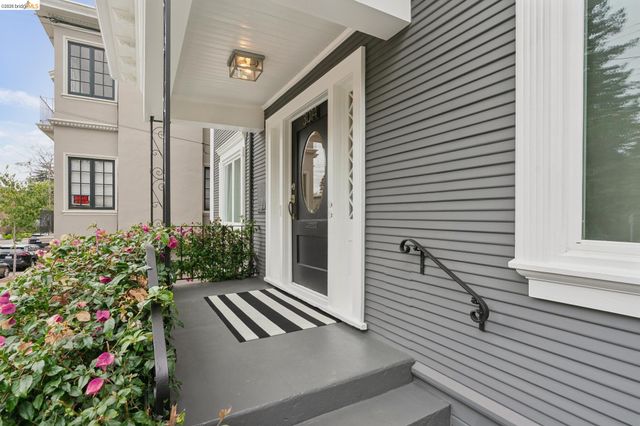 3014 College Avenue, Berkeley, CA 94705