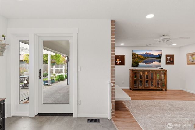 9910 Zircon Drive SW, Lakewood, WA 98498