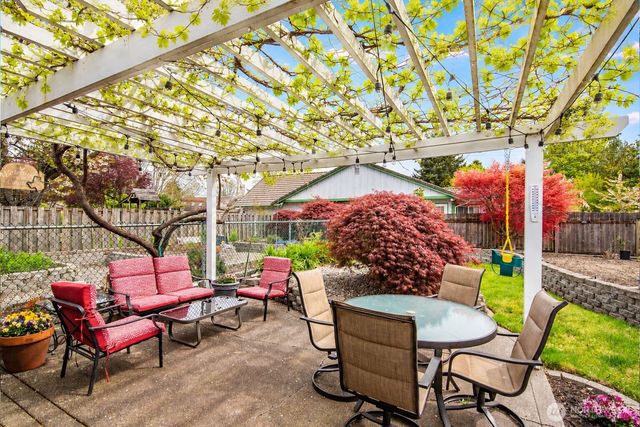 9910 Zircon Drive SW, Lakewood, WA 98498