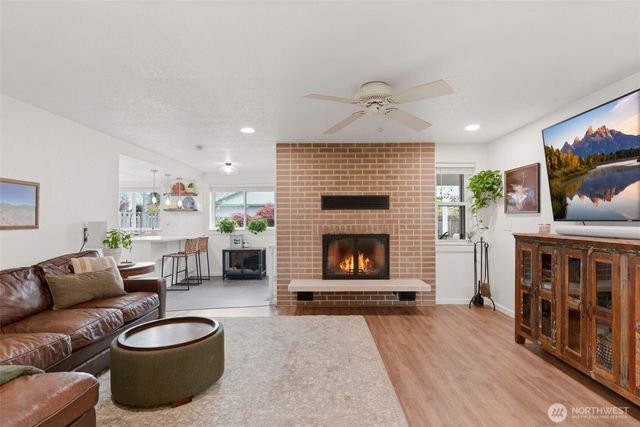 9910 Zircon Drive SW, Lakewood, WA 98498