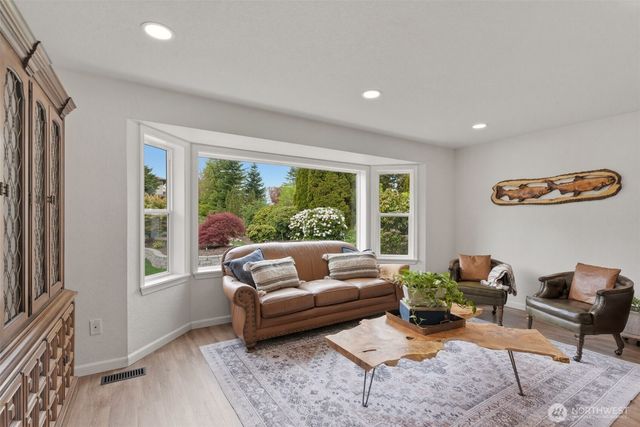 9910 Zircon Drive SW, Lakewood, WA 98498