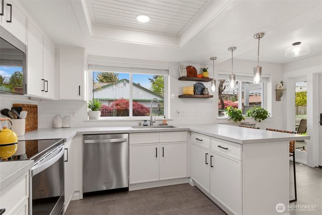 9910 Zircon Drive SW, Lakewood, WA 98498