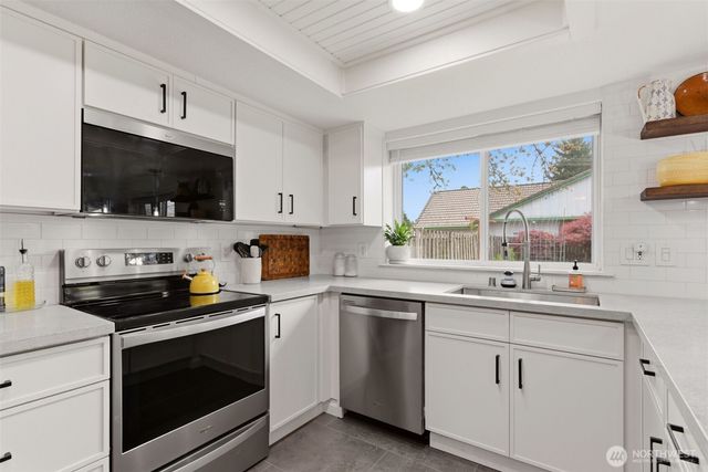 9910 Zircon Drive SW, Lakewood, WA 98498