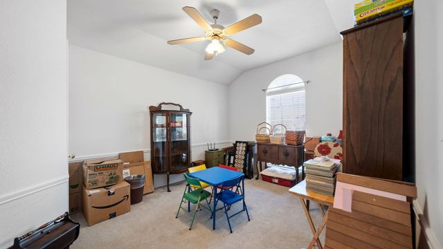 831 Whispering Oaks Drive, Giddings, TX 78942