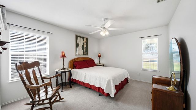 831 Whispering Oaks Drive, Giddings, TX 78942