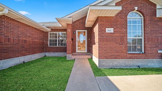 831 Whispering Oaks Drive, Giddings, TX 78942