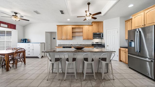 831 Whispering Oaks Drive, Giddings, TX 78942