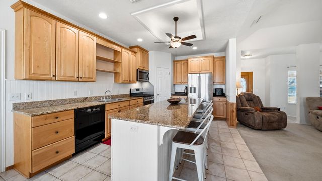 831 Whispering Oaks Drive, Giddings, TX 78942