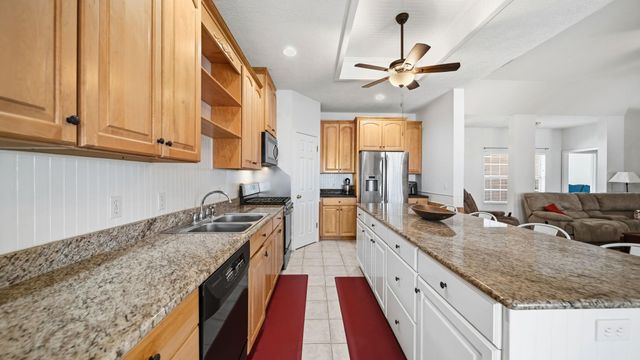 831 Whispering Oaks Drive, Giddings, TX 78942